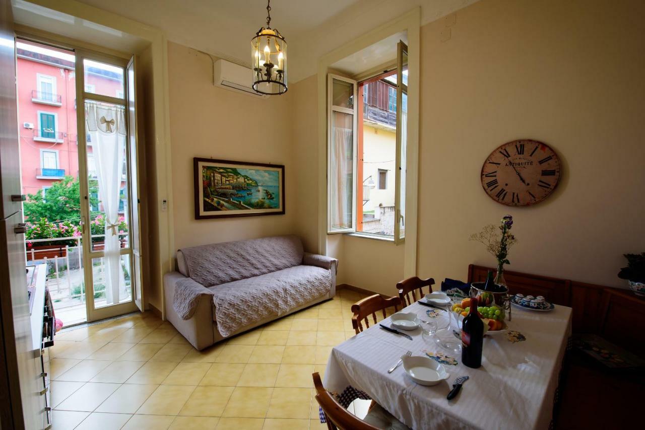 Appartamento Panoramico "Il Glicine" Naples Exterior photo