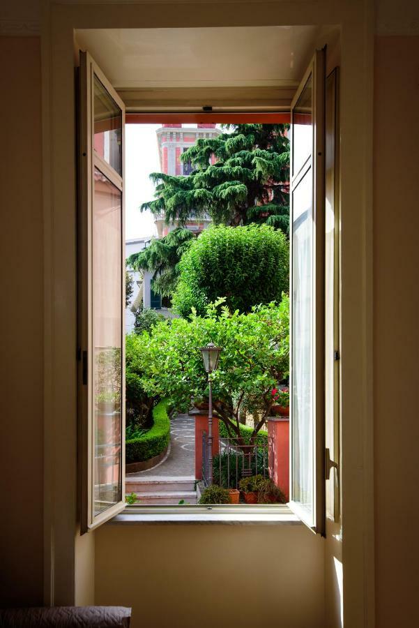Appartamento Panoramico "Il Glicine" Naples Exterior photo